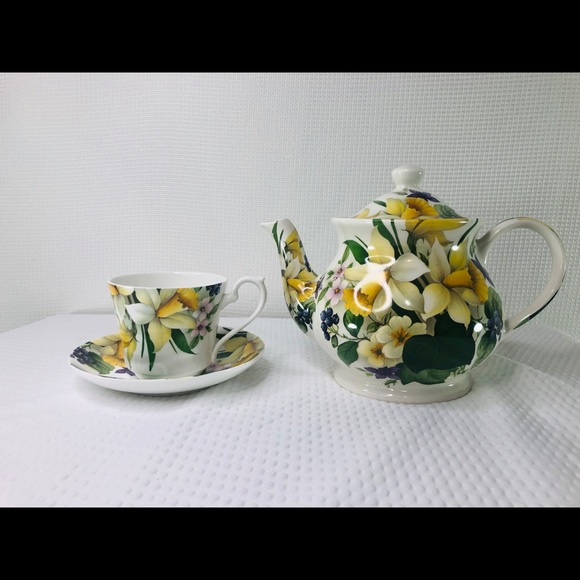 Sadler Kitchen Sadler Yellow Daffodil Teapot Victoriaa Secret Poshmark
